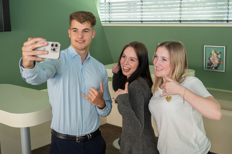 Lehrlinge machen ein Selfie