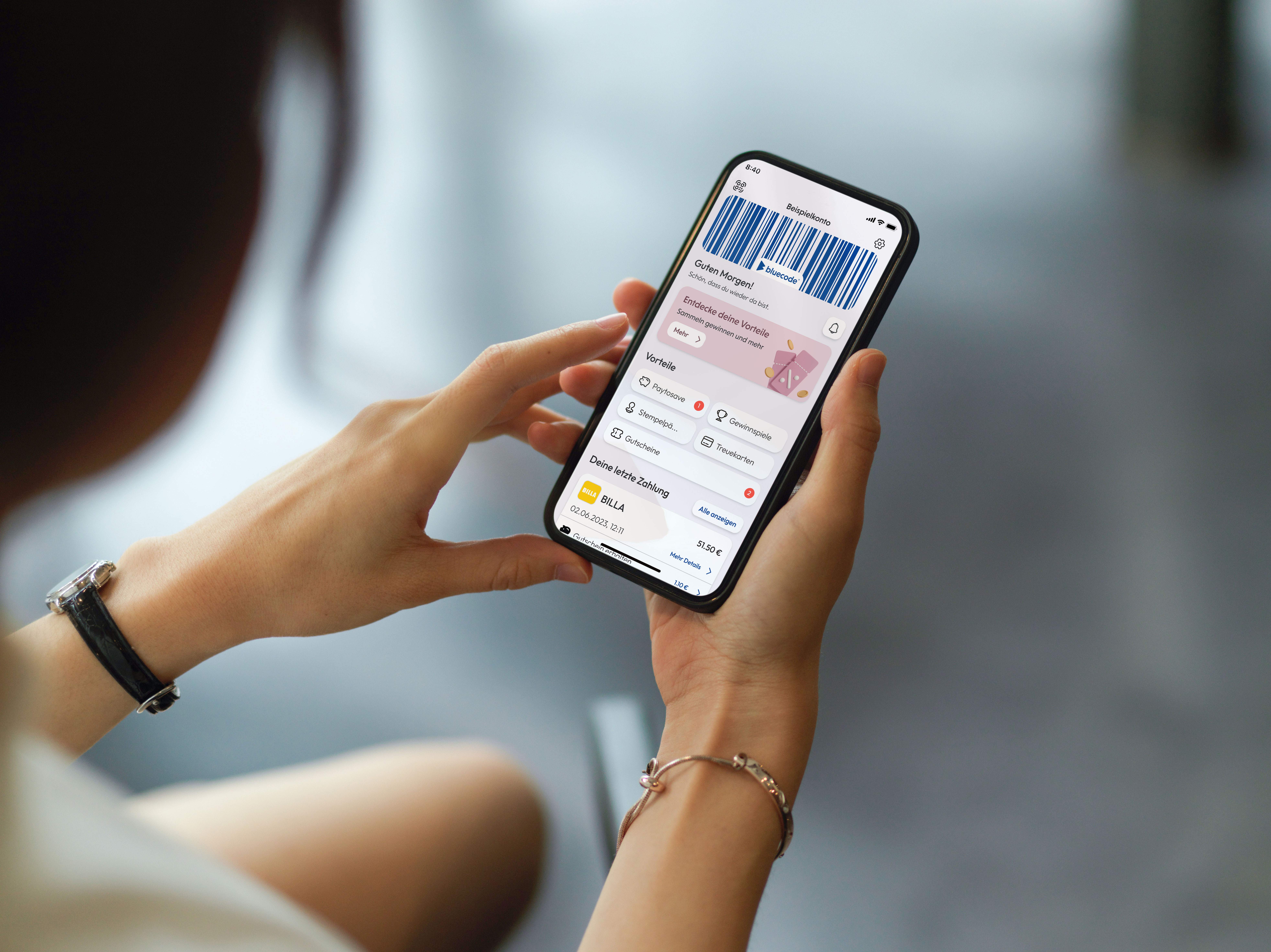 Bluecode startet auf einem Handyscreen.